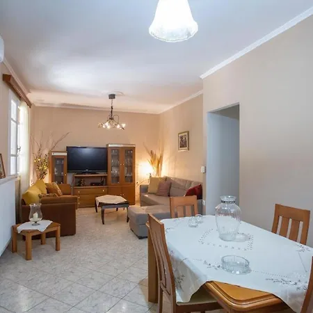 Apartment Elena's House Medium